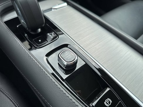 Certified 2025 Volvo XC90 B5 Core image 29