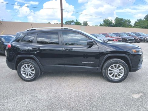 Used 2021 Jeep Cherokee Latitude w/ Mopar Interior Package image 8