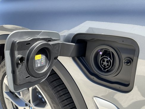 New 2026 BMW X5 xDrive50e image 8