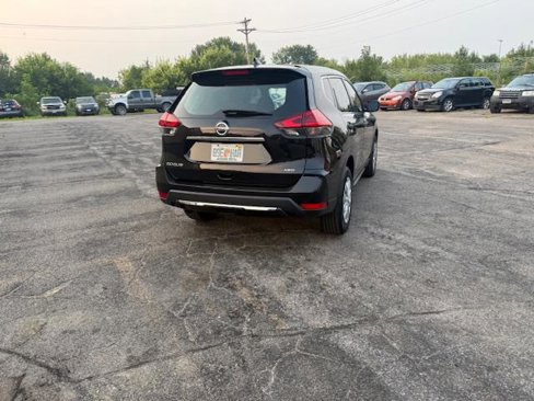 Used 2017 Nissan Rogue S image 9