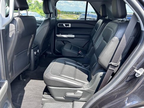 Used 2021 Ford Explorer XLT w/ Equipment Group 202A image 9