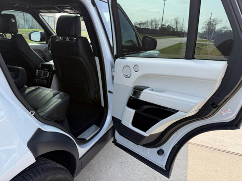 Used 2016 Land Rover Range Rover HSE image 32