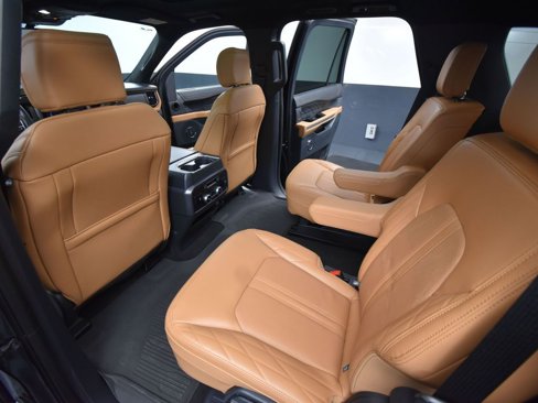 Used 2024 Ford Expedition Platinum image 40