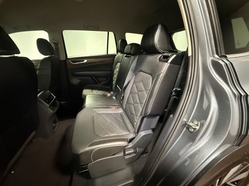 Used 2025 Volkswagen Atlas SE image 8