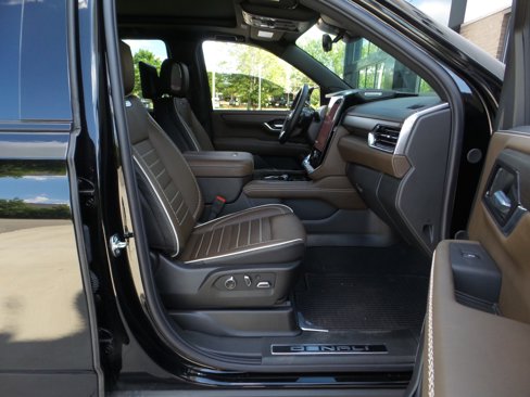 Used 2025 GMC Yukon Denali Ultimate image 42