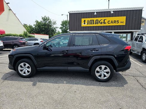 Used 2022 Toyota RAV4 LE image 9
