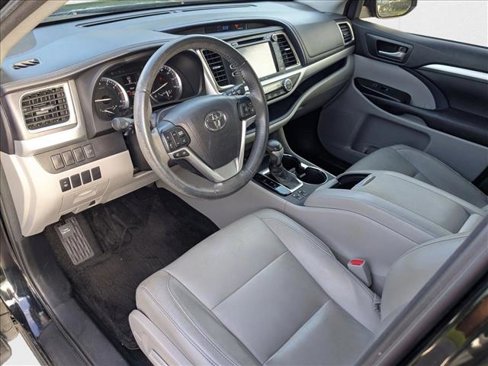 Used 2016 Toyota Highlander XLE image 10