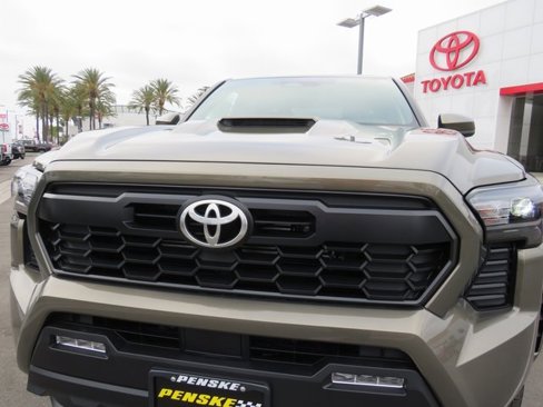 New 2025 Toyota Tacoma TRD Sport image 5