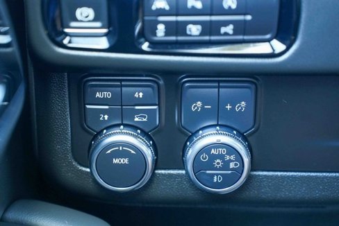 Used 2025 GMC Yukon Elevation image 46