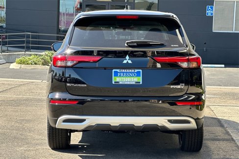New 2025 Mitsubishi Outlander SE image 6