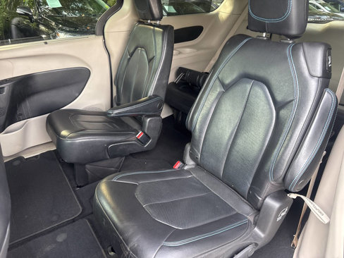 Used 2021 Chrysler Pacifica Touring-L image 14