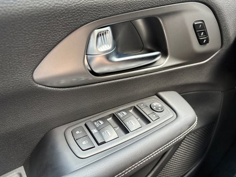 New 2026 Chrysler Pacifica Select image 15