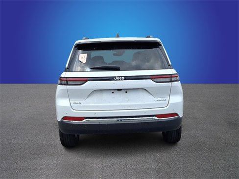 Used 2024 Jeep Grand Cherokee Laredo image 5