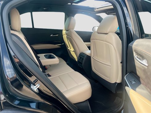 Used 2024 Cadillac XT4 Premium Luxury w/ Cold Weather Package image 27