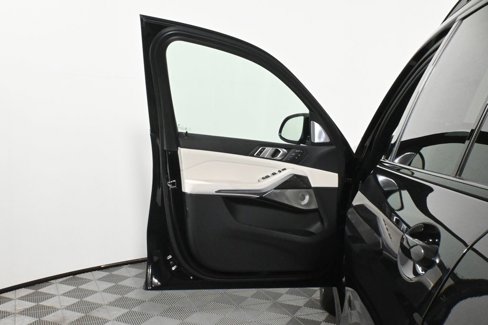 New 2026 BMW X7 M60i image 28