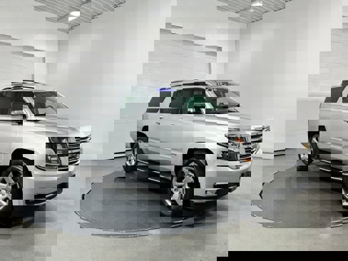 Used 2020 Chevrolet Suburban Premier image 2