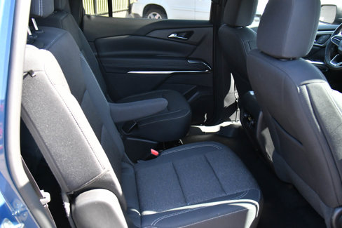 Used 2025 Chevrolet Traverse LT image 47
