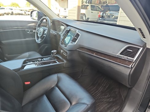Used 2019 Volvo XC90 T5 Momentum w/ Multimedia Package image 29
