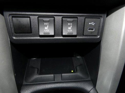 Used 2024 Toyota Corolla Cross XLE image 30