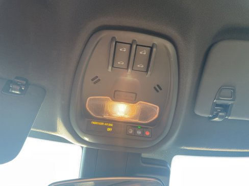 Used 2025 Chevrolet Trax RS w/ Sunroof Package image 18