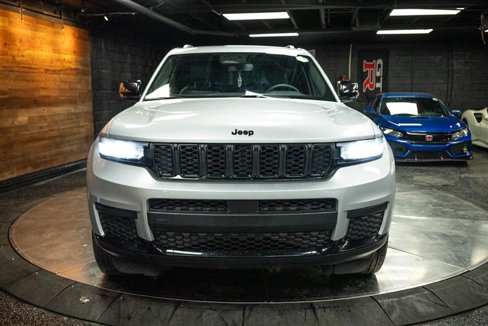 Used 2024 Jeep Grand Cherokee L Laredo image 4