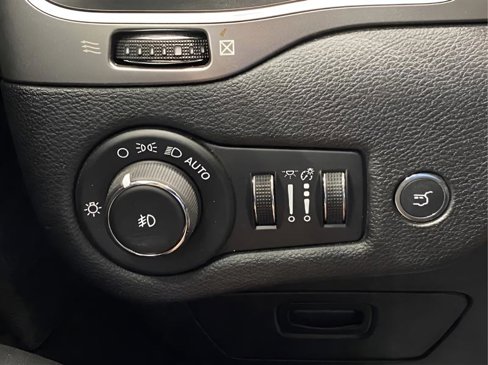 Used 2020 Jeep Cherokee Latitude Plus w/ Comfort/Convenience Group image 15