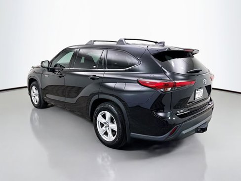 Used 2021 Toyota Highlander LE image 5