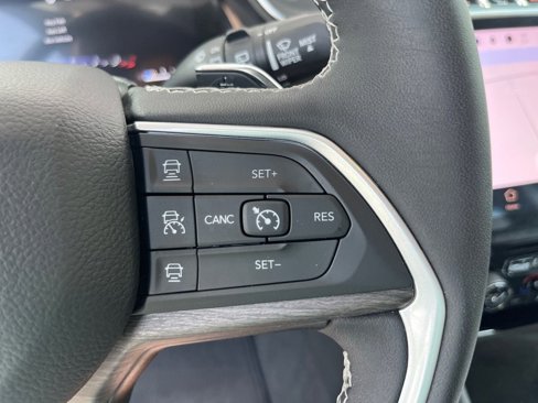Used 2023 Jeep Grand Cherokee Limited image 27