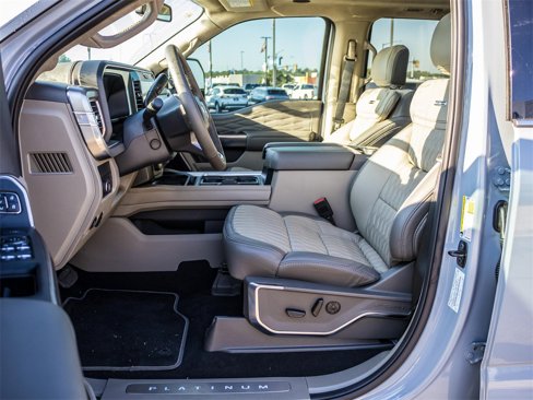 Used 2025 Ford F450 Platinum w/ Platinum Plus Package image 33