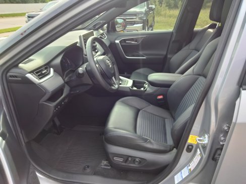 Used 2021 Toyota RAV4 XSE image 9