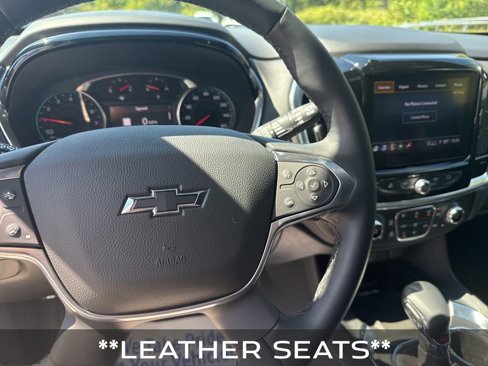 Used 2023 Chevrolet Traverse RS image 2
