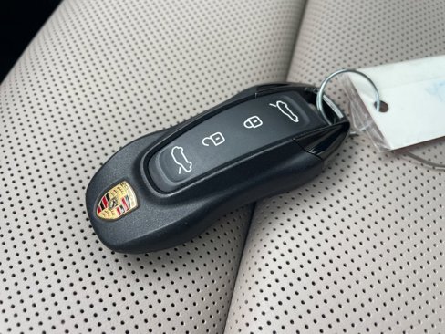 Used 2025 Porsche Macan 4 Electric image 42
