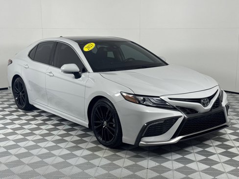 Used 2023 Toyota Camry XSE image 3