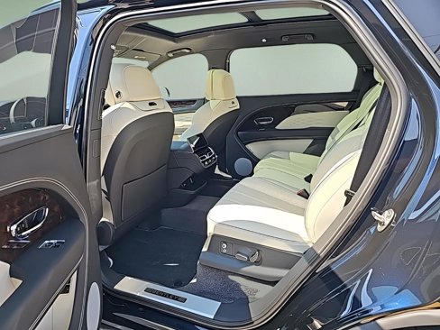 New 2024 Bentley Bentayga Extended Wheelbase image 27
