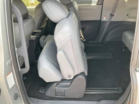 Used 2024 Toyota Sienna XLE image 34
