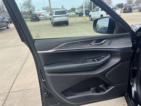 New 2025 Jeep Grand Cherokee L Limited image 9