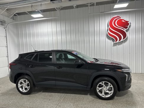 Used 2024 Chevrolet Trax LS w/ LS Convenience Package image 1