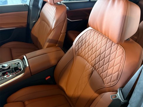 New 2026 BMW X7 M60i image 13