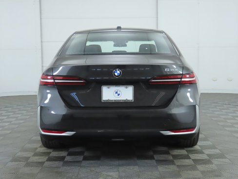 Used 2025 BMW 530i w/ Premium Package image 7