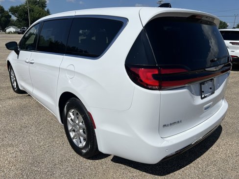 New 2026 Chrysler Pacifica Select image 3