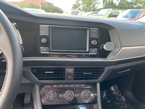 Used 2021 Volkswagen Jetta SE image 14