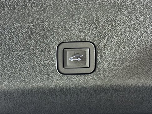 Used 2025 GMC Yukon XL Denali image 40