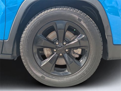 Used 2020 Jeep Cherokee Latitude Plus image 11