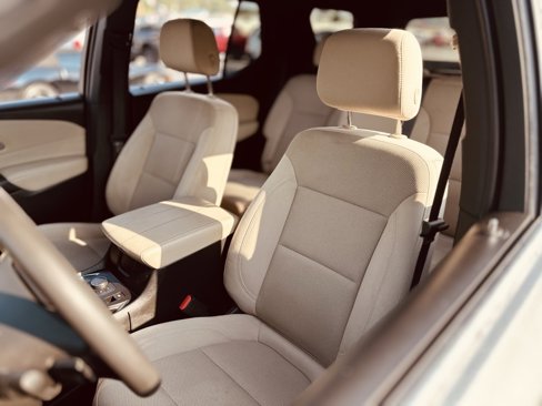 Used 2023 Chevrolet Traverse LS image 12
