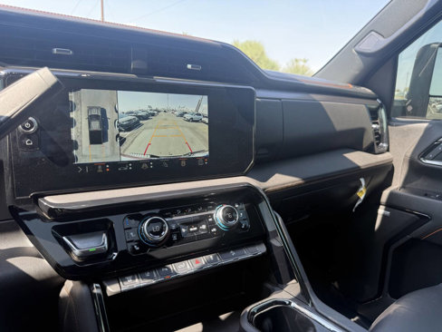 Used 2025 GMC Sierra 2500 AT4 w/ AT4 Premium Plus Package image 19