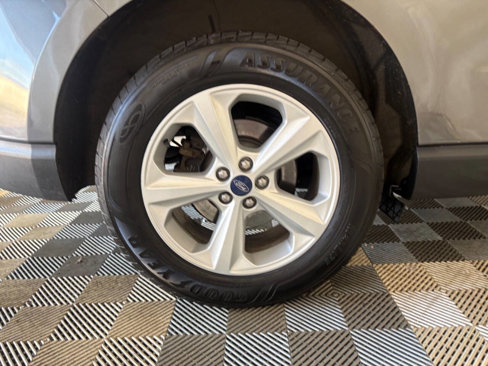 Used 2018 Ford Edge SE image 24