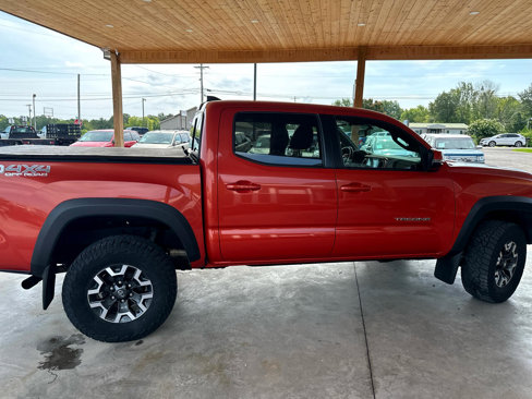 Used 2017 Toyota Tacoma TRD Off-Road image 25