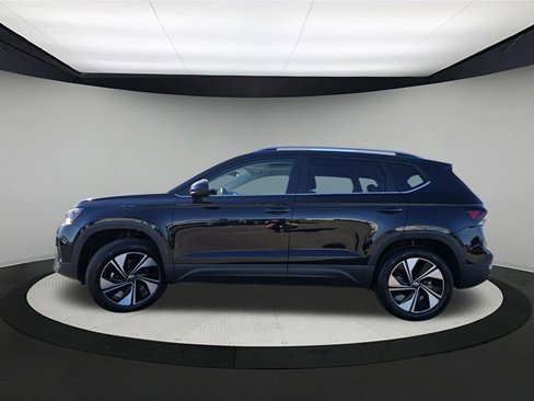 New 2025 Volkswagen Taos SE image 4