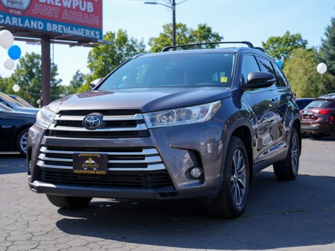 Used 2019 Toyota Highlander XLE image 2