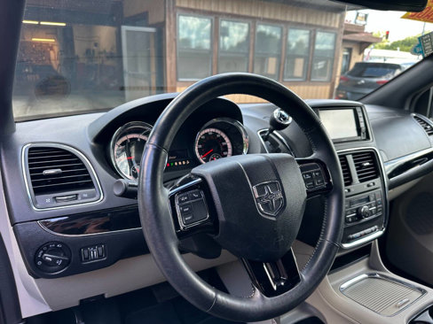 Used 2019 Dodge Grand Caravan SXT w/ Driver Convenience Group image 10